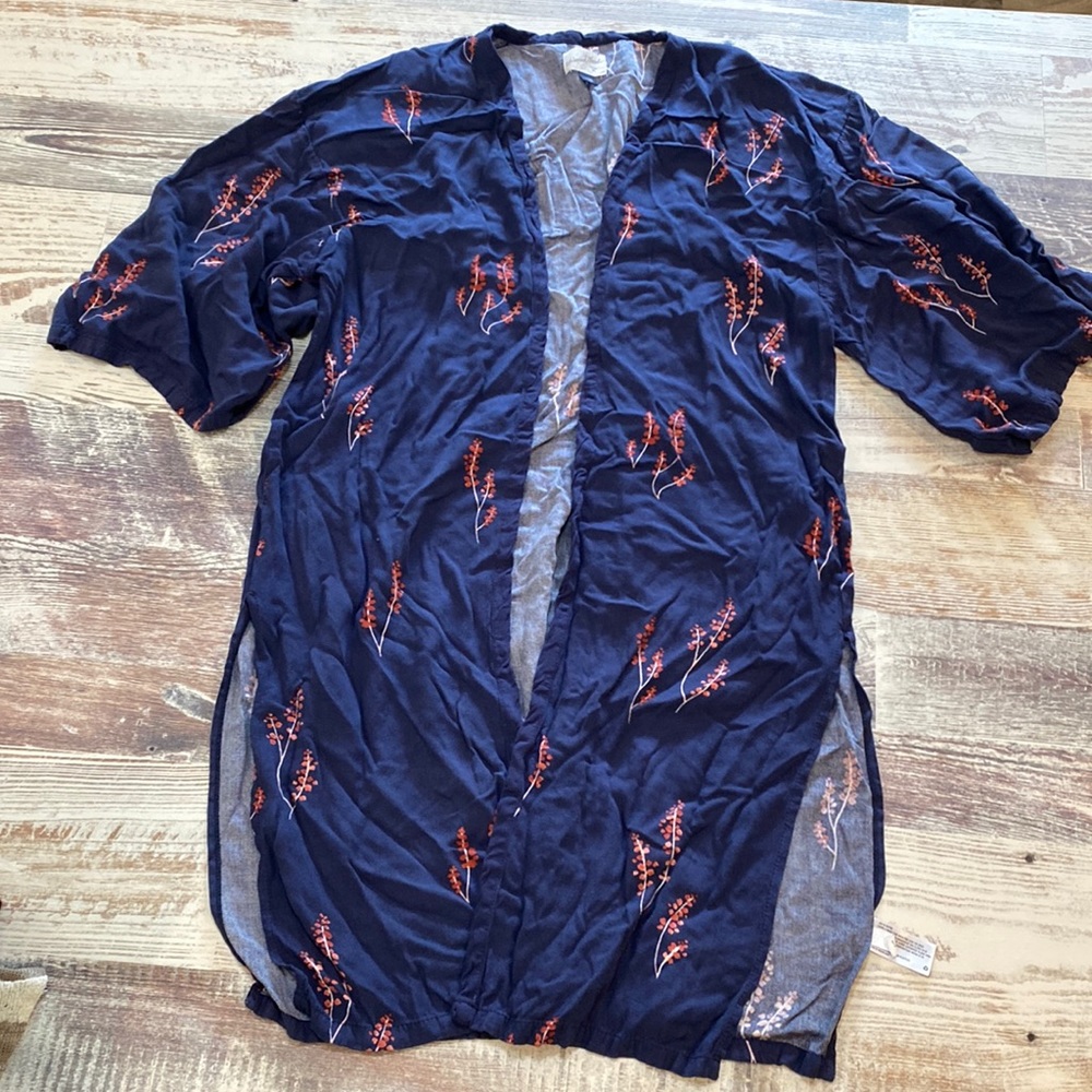 Universal Thread Kimono